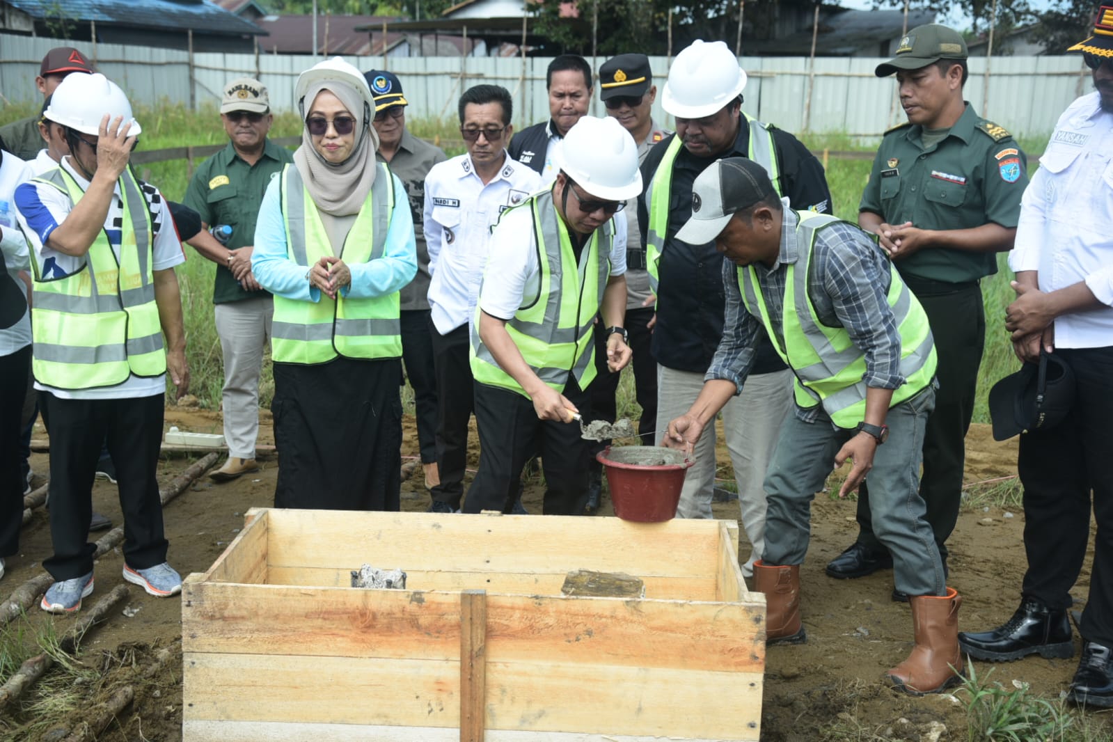 Bupati Satono Lakukan Peletakan Batu Pertama Pembangunan Puskesmas Sui Baru