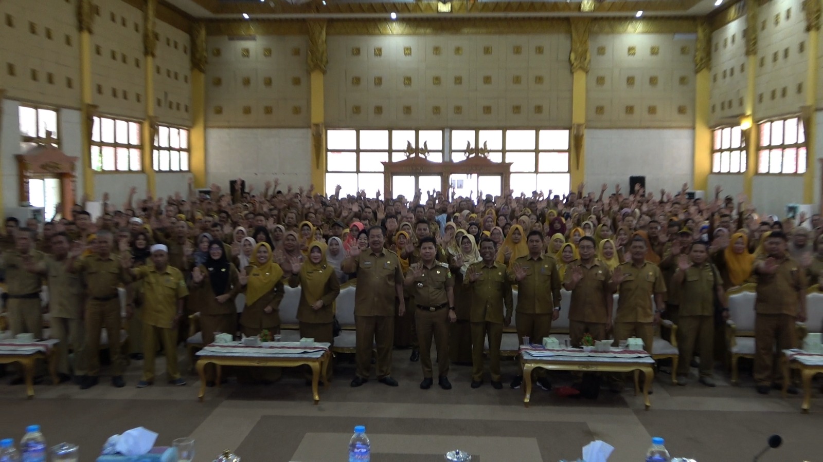 BUPATI SAMBAS SATONO PIMPIN RAKOR DAN EVALUASI PELAKSANAAN PENINGKATAN KUALITAS PENDIDIKAN DI KABUPATEN SAMBAS 2024