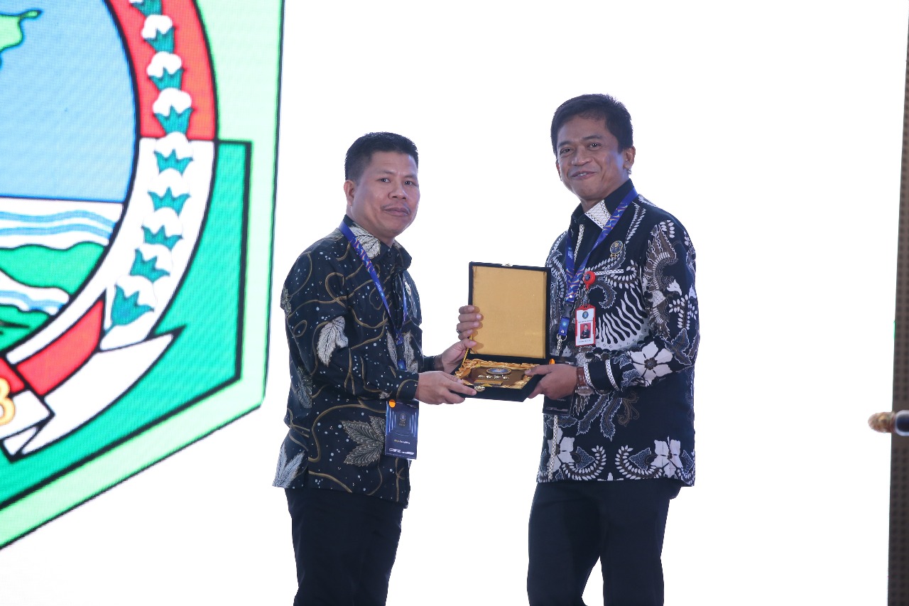 BUPATI SATONO HADIRI PENGUKUHAN 43 TIM TANGGAP INSIDEN SIBER