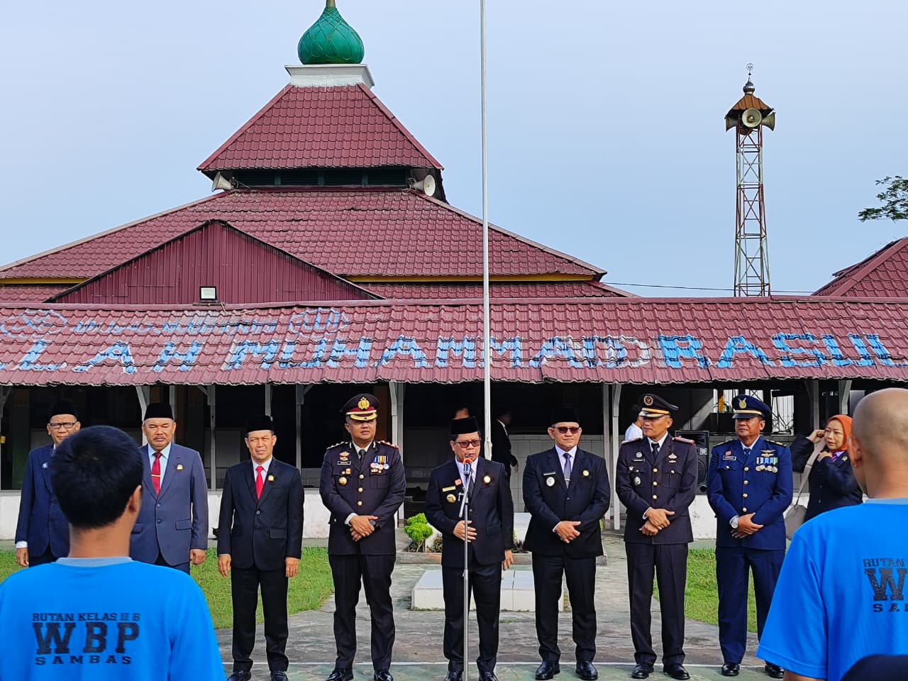 Bupati Satono Serahkan Secara Simbolis Remisi Kepada 456 Warga Binaan Rutan Kelas IIB Sambas pada HUT RI ke-80