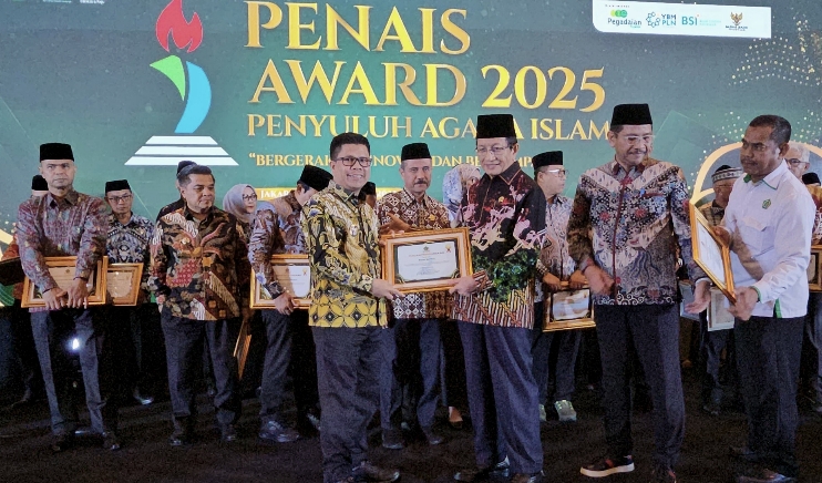 Bupati Sambas Terima Penghargaan dari Menteri Agama di Ajang Penais Award 2025