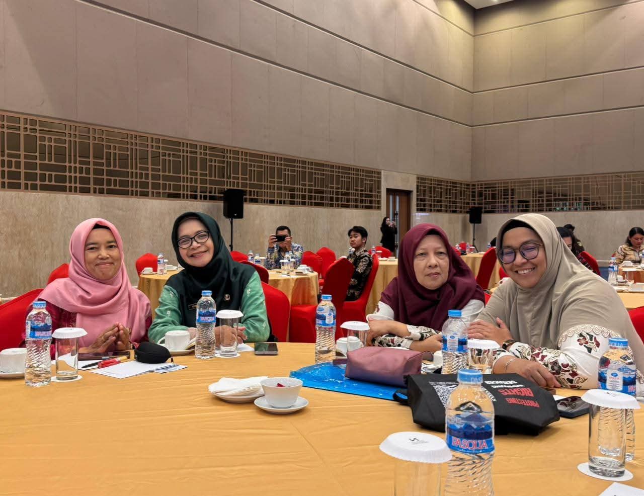 Peringati Hari HAM Sedunia 2025, Pemkab Sambas Ikuti Rakerda Pemerintah Daerah Bidang HAM di Singkawang