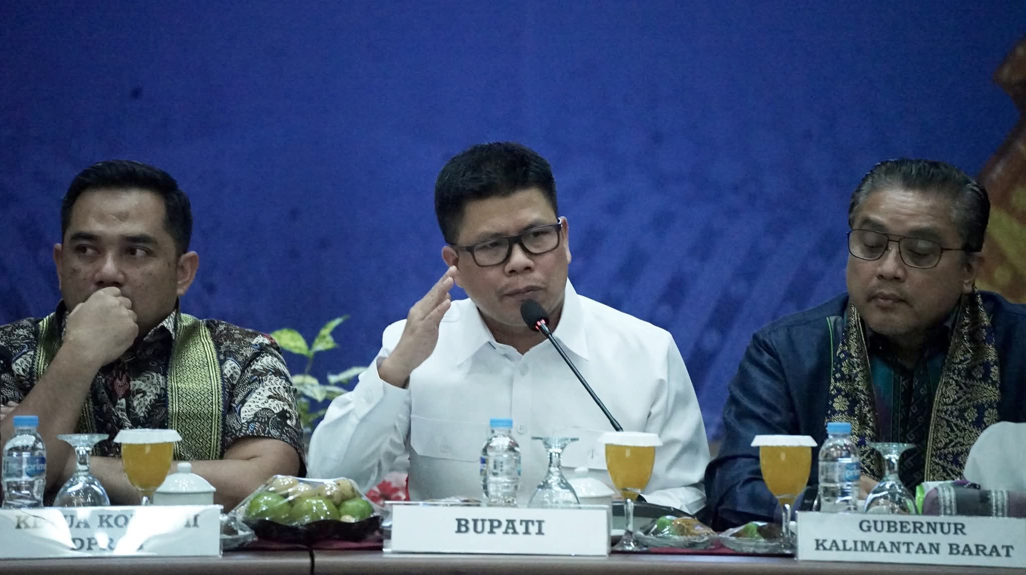 HARAP DENGARKAN ASPIRASI MASYARAKAT AKAN INTERVENSI DARI PUSAT TERKAIT DOB, SEJARAH BARU BAGI MASYARAKAT KABUPATEN SAMBAS  DIKUNJUNGI KOMISI II DPR RI
