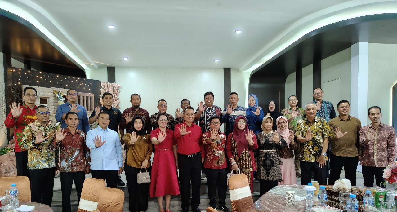 BUPATI SATONO ANJANGSANA DI KEDIAMAN BUPATI BENGKAYANG PADA PERAYAAN NATAL 2025
