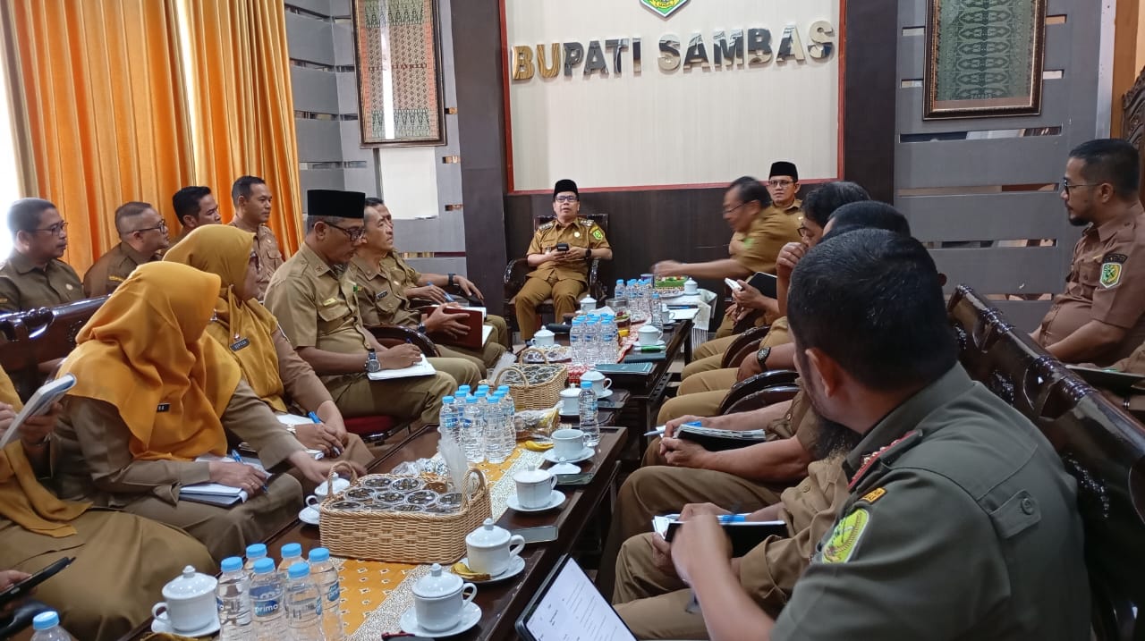 Bupati satono pimpin rapat koordinasi perdana dengan para kepala OPD dilingkingan pemda sambas