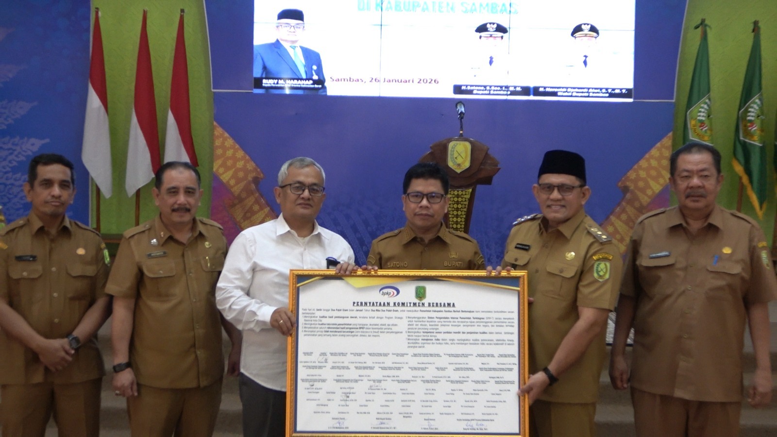 PERKUAT TATA KELOLA PEMERINTAHAN, BUPATI SATONO DAN BPKP KALBAR TEKEN KOMITMEN BERSAMA