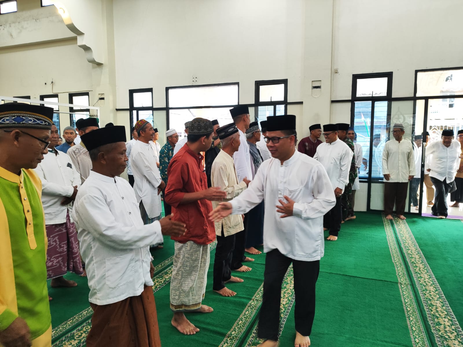 Safari Ramadan di Masjid Jami’ Al Atqiya’, Pemkab Sambas Pererat Silaturahmi dengan Masyarakat