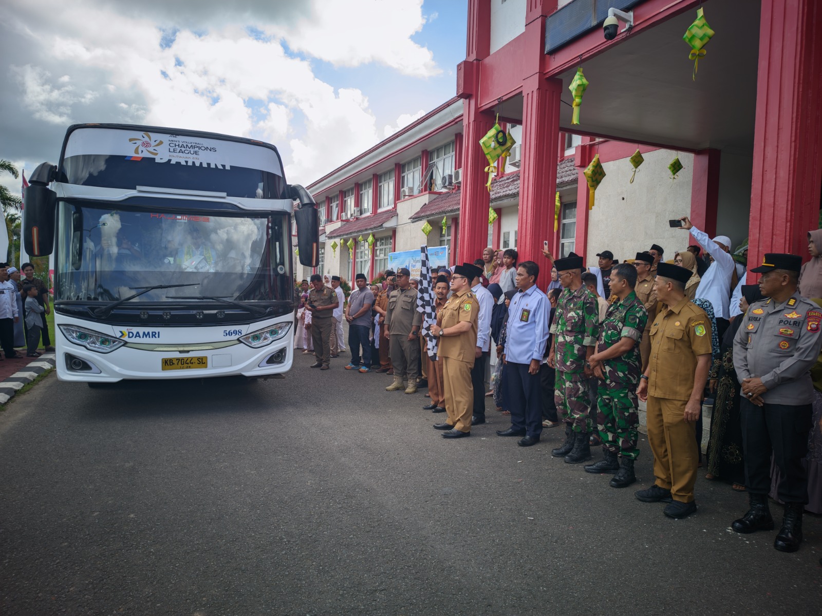 19 JCH Sambas Berangkat ke Tanah Suci, Pemda Titip Doa untuk Daerah yang Lebih Berkah Berkemajuan