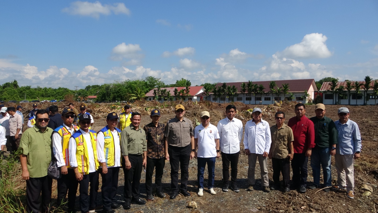 Tingkatkan Pelayanan Dasar Akses Air Bersih, Bupati Sambas Dampingi Stafsus Menko Infrastruktur Tinjau Rencana Pembangunan Instalasi Air Bersih di Setalik