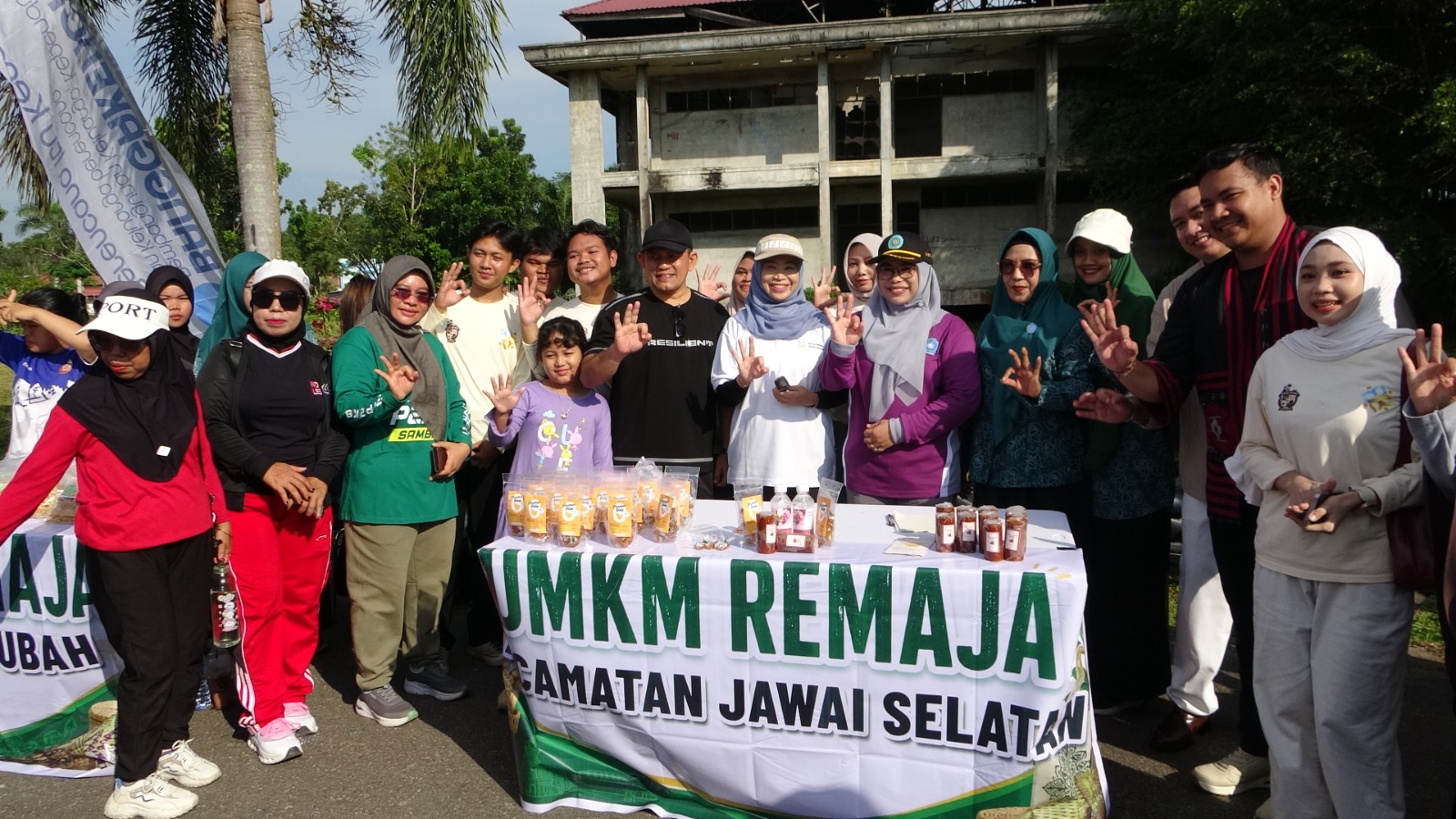 Bunda Genre Sambas Tinjau Stand Pelayanan dan UMKM Remaja pada Gema Perbatasan 2026