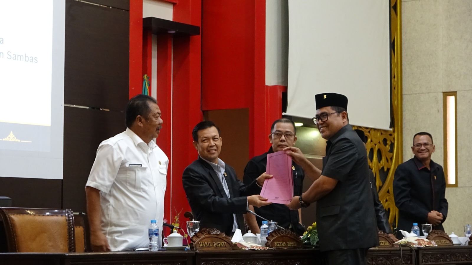 Pemkab Sambas Sambut Masukan Fraksi DPRD untuk Penyempurnaan Raperda Pertanggungjawaban APBD 2025