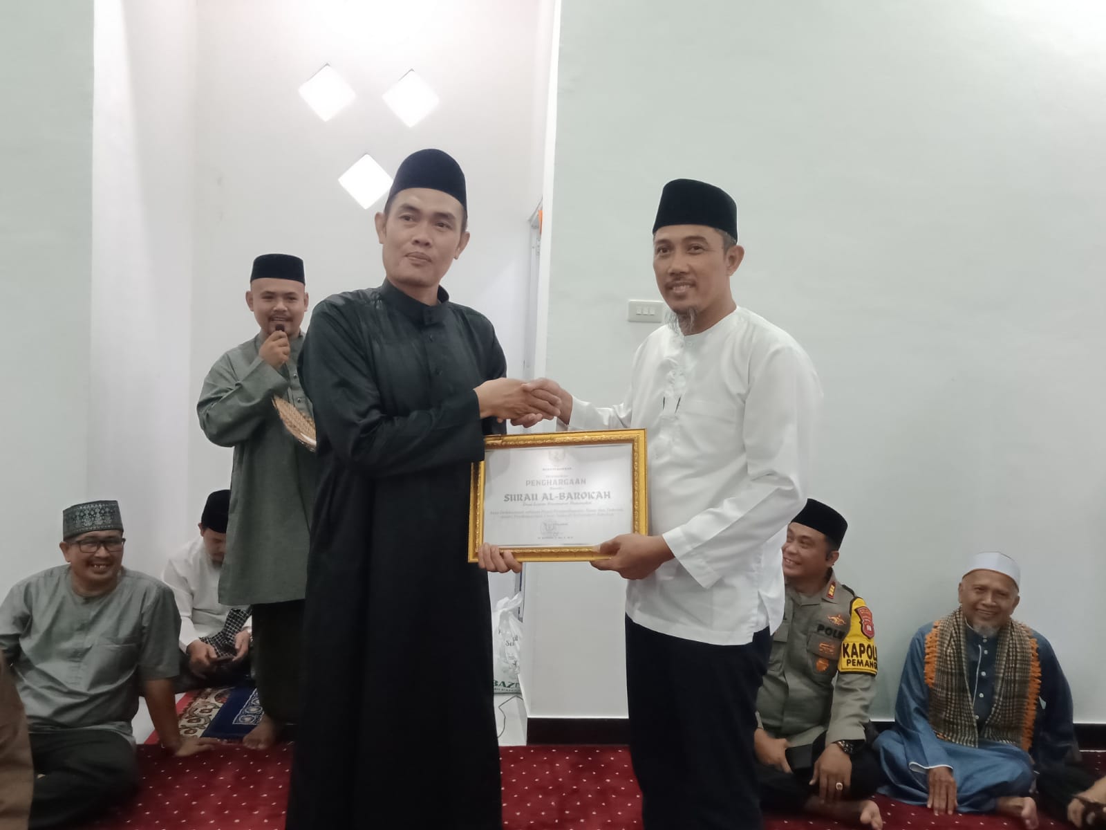 Silaturahmi Ramadhan di Desa Lonam Pemerintah Kabupaten Sambas serahkan hibah sebesar Rp. 150 juta untuk 3 Masjid